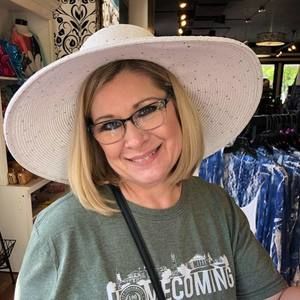 Meet your Posher, Lori